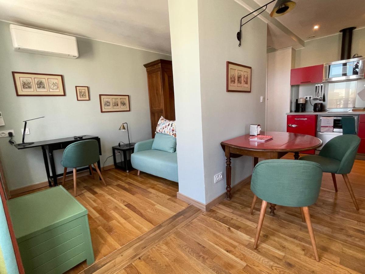 Appartement Mignon Calme Douillet Ascenseur Clim Etage Eleve Proche Parking Et Toutes Commodites Au Coeur Du Toulon Historique Exterior photo