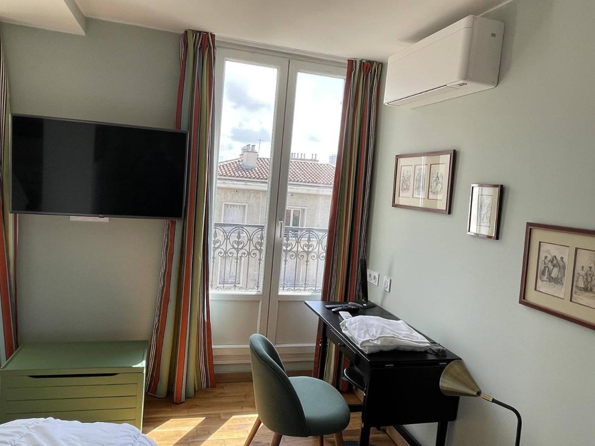 Appartement Mignon Calme Douillet Ascenseur Clim Etage Eleve Proche Parking Et Toutes Commodites Au Coeur Du Toulon Historique Exterior photo