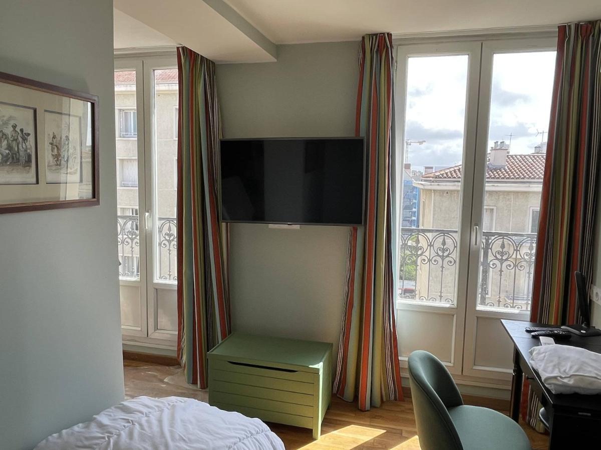 Appartement Mignon Calme Douillet Ascenseur Clim Etage Eleve Proche Parking Et Toutes Commodites Au Coeur Du Toulon Historique Exterior photo