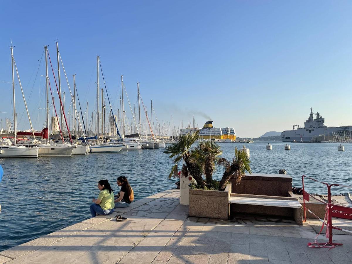 Appartement Mignon Calme Douillet Ascenseur Clim Etage Eleve Proche Parking Et Toutes Commodites Au Coeur Du Toulon Historique Exterior photo