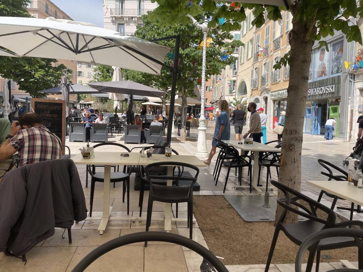 Appartement Mignon Calme Douillet Ascenseur Clim Etage Eleve Proche Parking Et Toutes Commodites Au Coeur Du Toulon Historique Exterior photo