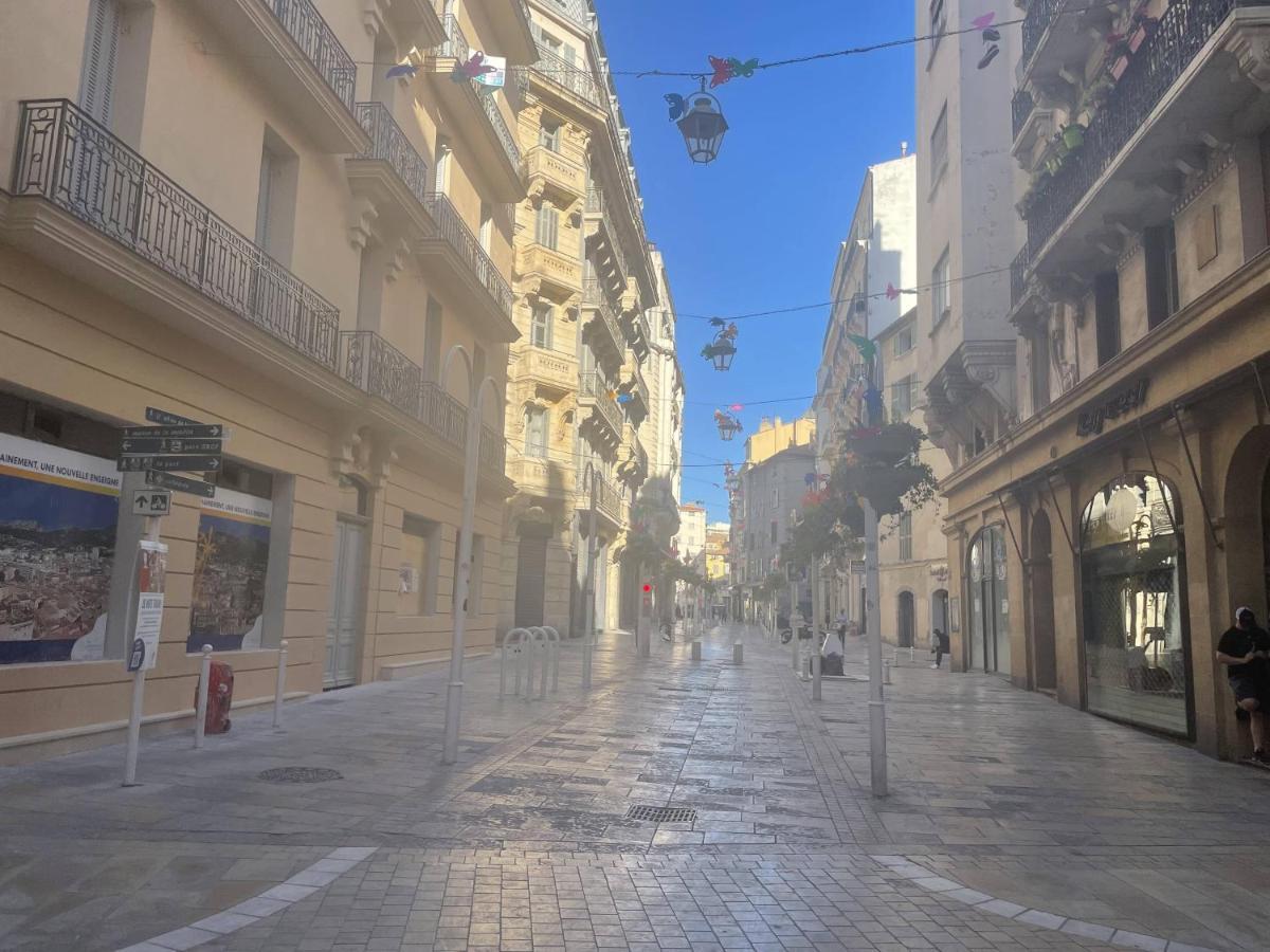 Appartement Mignon Calme Douillet Ascenseur Clim Etage Eleve Proche Parking Et Toutes Commodites Au Coeur Du Toulon Historique Exterior photo