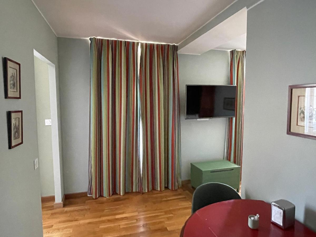 Appartement Mignon Calme Douillet Ascenseur Clim Etage Eleve Proche Parking Et Toutes Commodites Au Coeur Du Toulon Historique Exterior photo