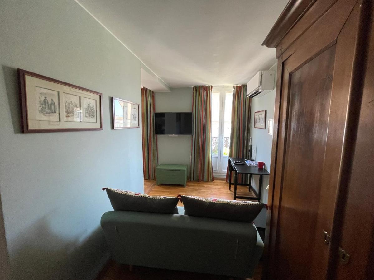 Appartement Mignon Calme Douillet Ascenseur Clim Etage Eleve Proche Parking Et Toutes Commodites Au Coeur Du Toulon Historique Exterior photo